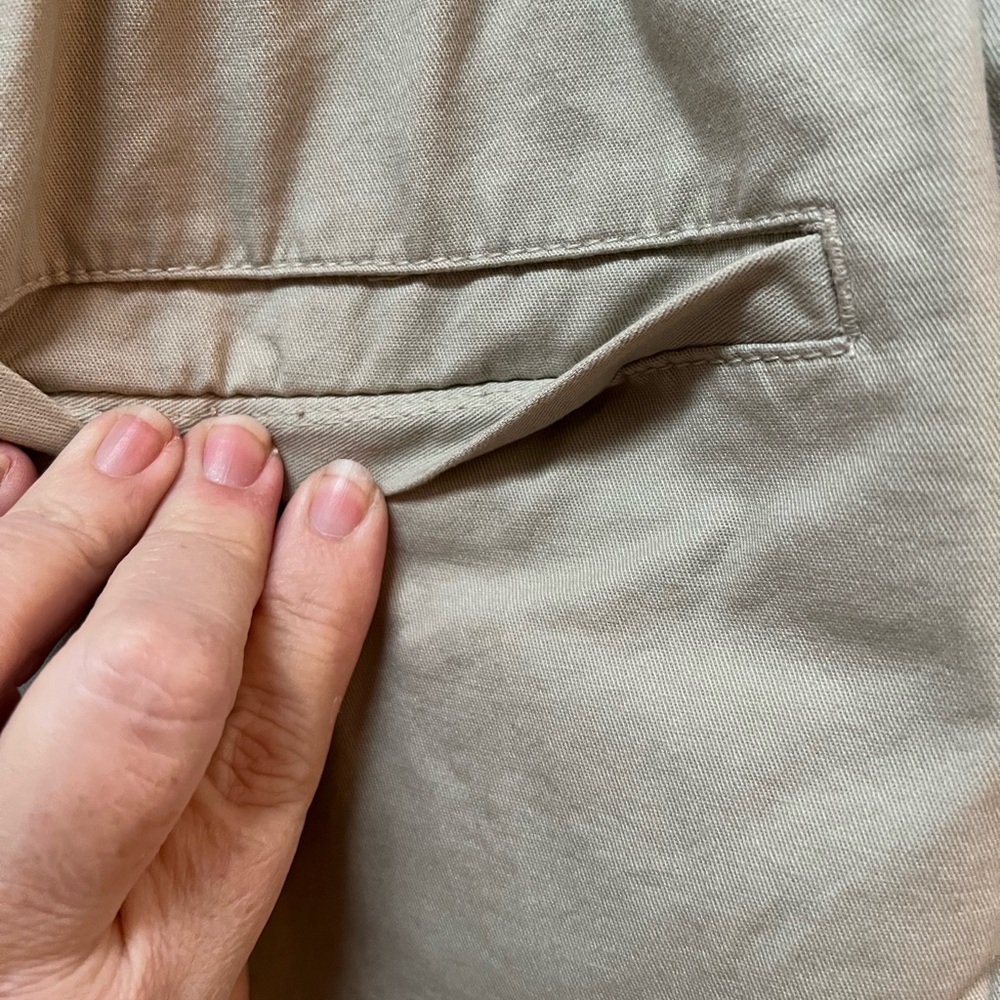 Old Navy Men's Khaki Flat Front Shorts, NWT, Size XL - Picture 6 of 8